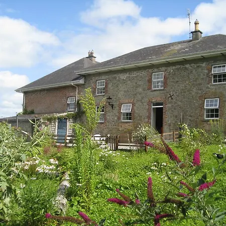 The Pond House At Saffron Hill * Dun ar Aill